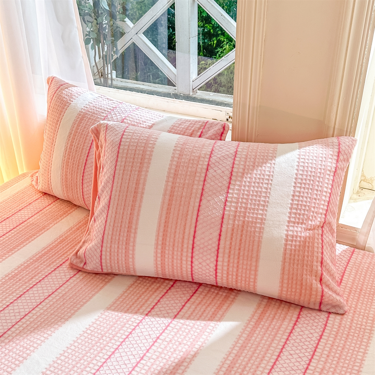 91家纺网 家纺一手货源 找家纺 灰鲸 2025新款立体雕花牛奶绒床笠 泛歌-粉