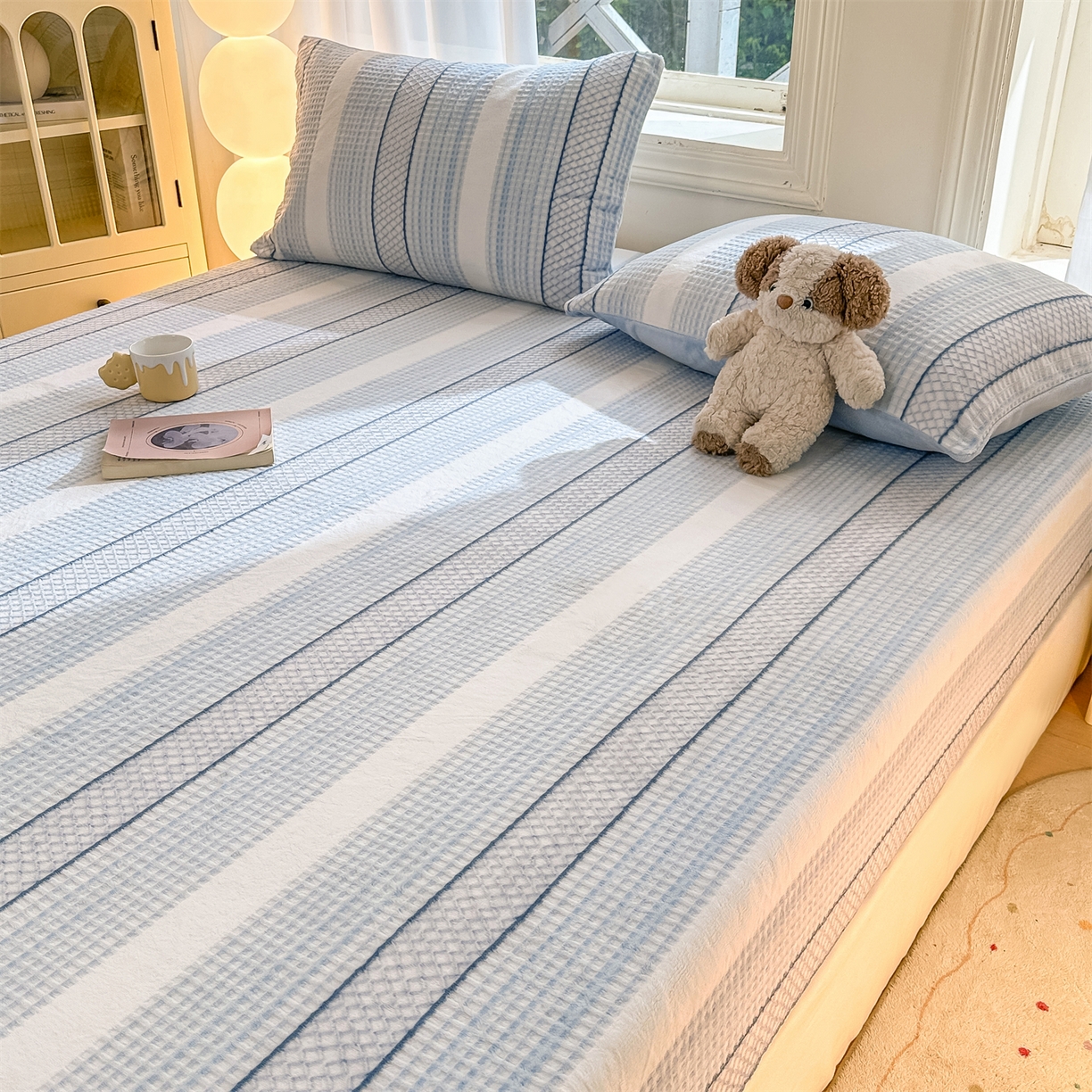 91家纺网 家纺一手货源 找家纺 灰鲸 2025新款立体雕花牛奶绒床笠 泛歌-蓝