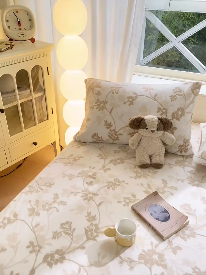 91家纺网 家纺一手货源 找家纺 灰鲸 2025新款立体雕花牛奶绒床笠 繁花-杏