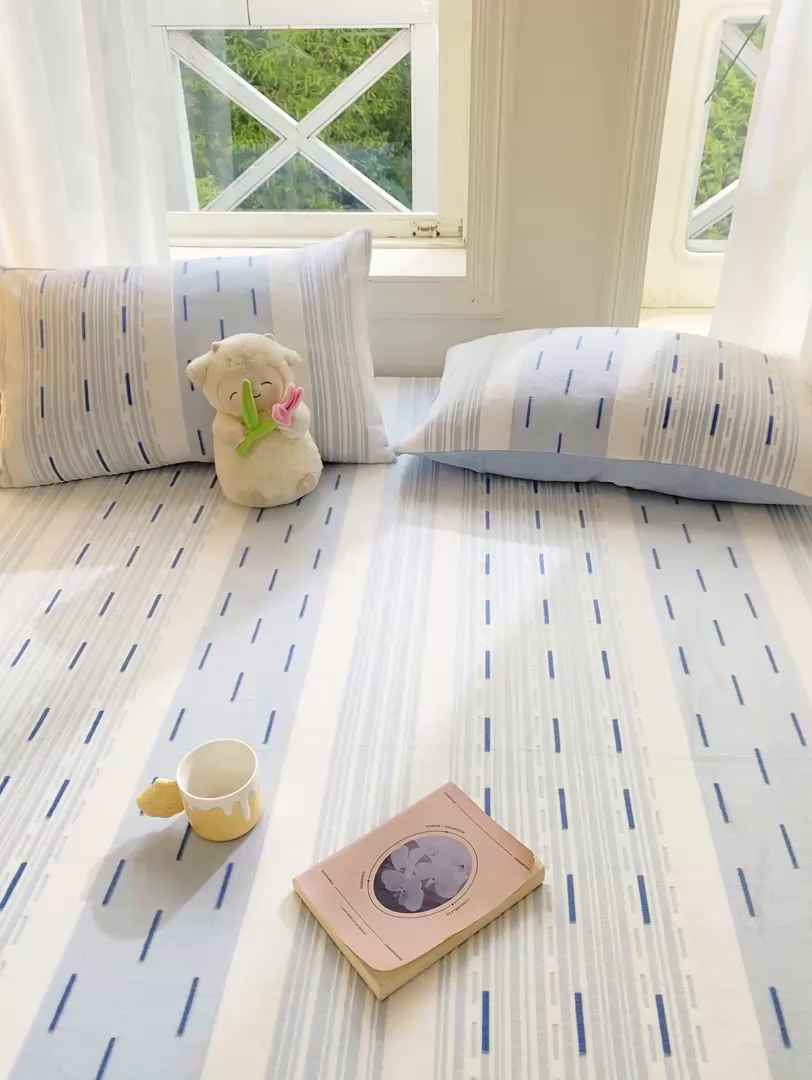 91家纺网 家纺一手货源 找家纺 灰鲸 2025新款立体雕花牛奶绒床笠 速写-蓝