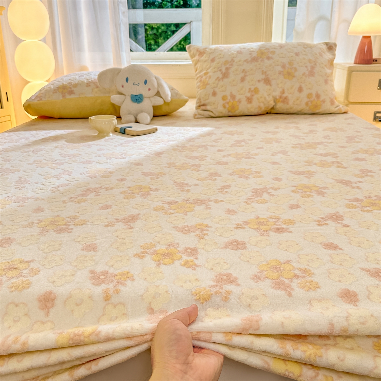 91家纺网 家纺一手货源 找家纺 灰鲸 2025新款立体雕花牛奶绒床笠 花海-黄