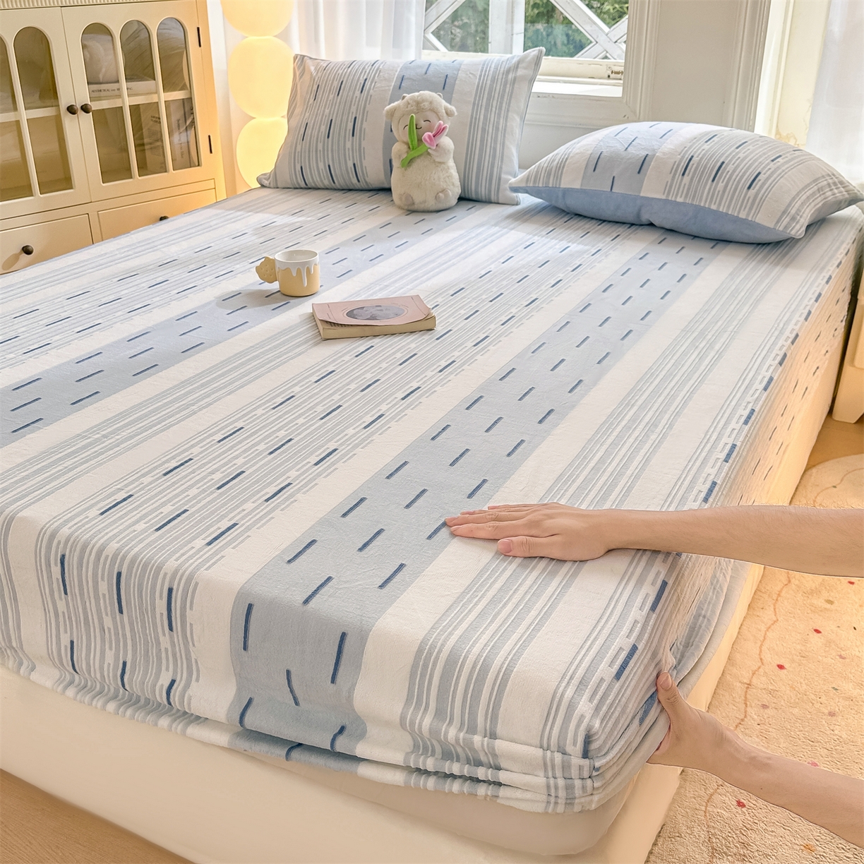 91家纺网 家纺一手货源 找家纺 （总）灰鲸 2025新款立体雕花牛奶绒床笠