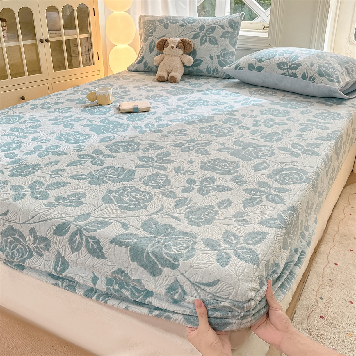 91家纺网 家纺一手货源 找家纺 灰鲸 2025新款立体雕花牛奶绒床笠 爱意-蓝