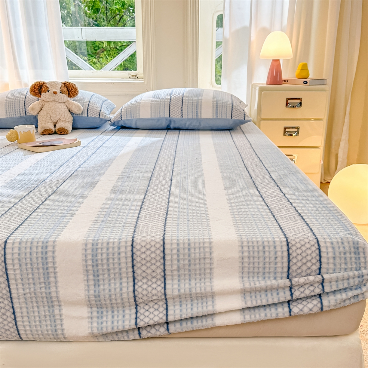 91家纺网 家纺一手货源 找家纺 灰鲸 2025新款立体雕花牛奶绒床笠 泛歌-蓝