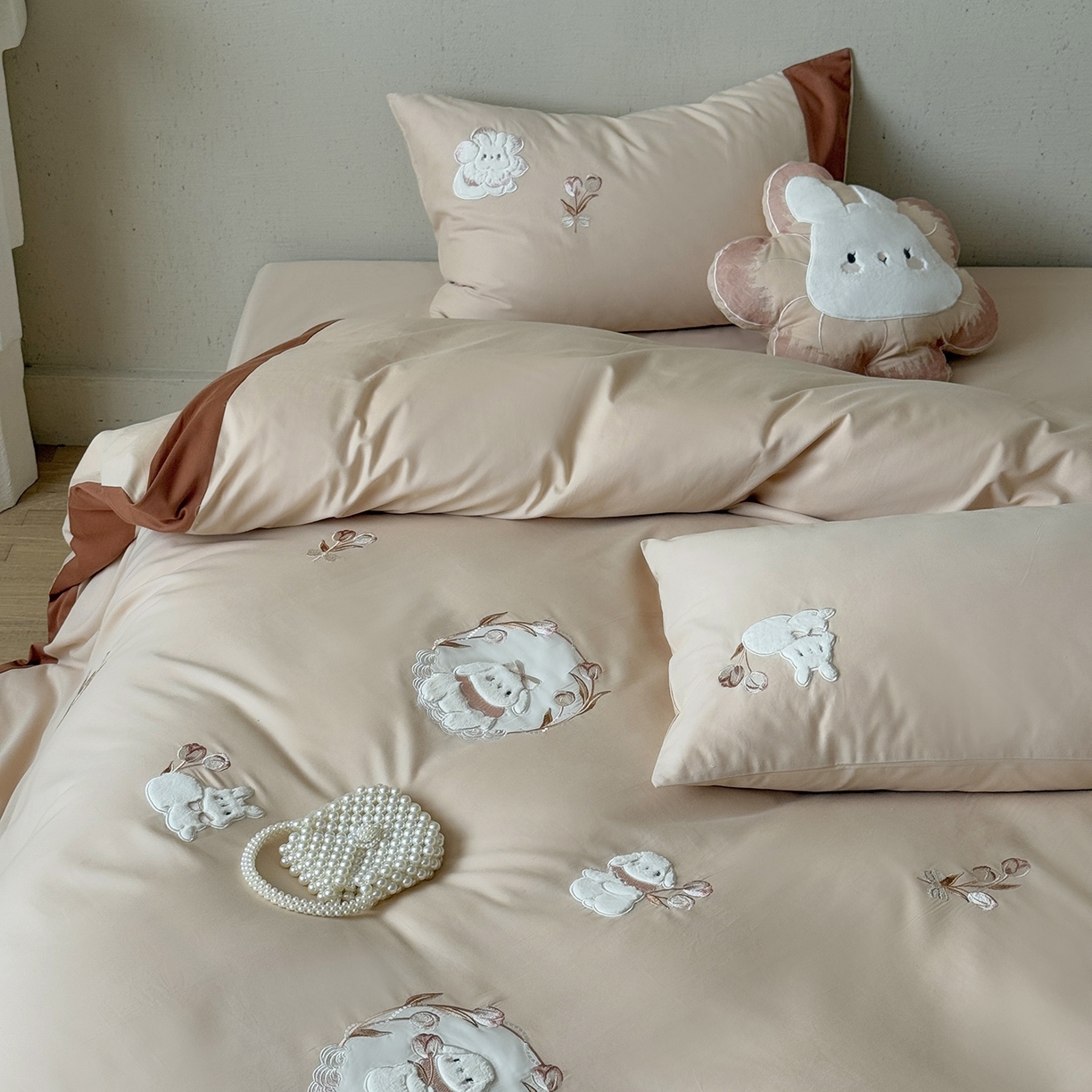 91家纺网 家纺一手货源 找家纺 佳汐蓝家纺 2025秋冬新款磨毛四件套系列 郁见兔-卡其