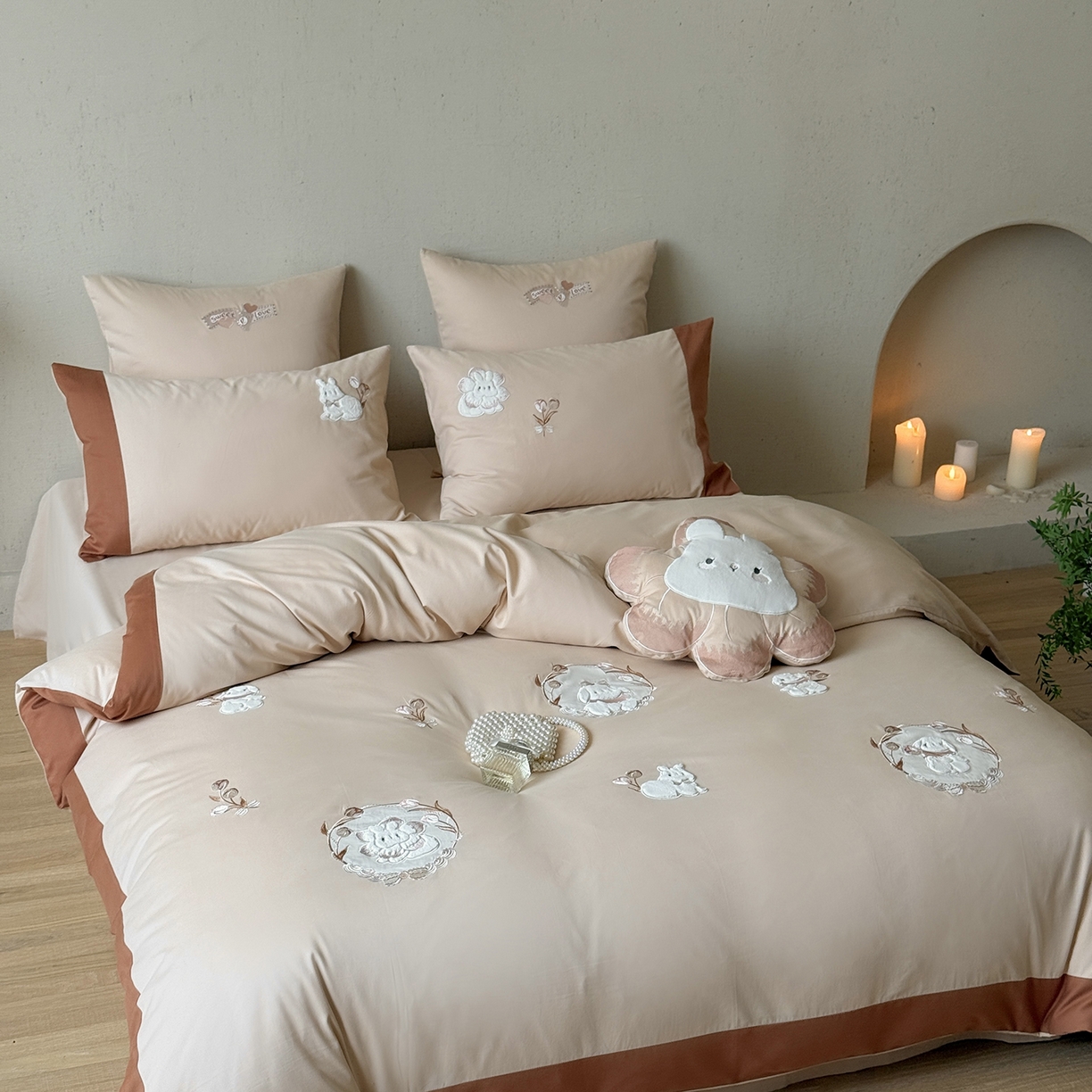 91家纺网 家纺一手货源 找家纺 佳汐蓝家纺 2025秋冬新款磨毛四件套系列 郁见兔-卡其