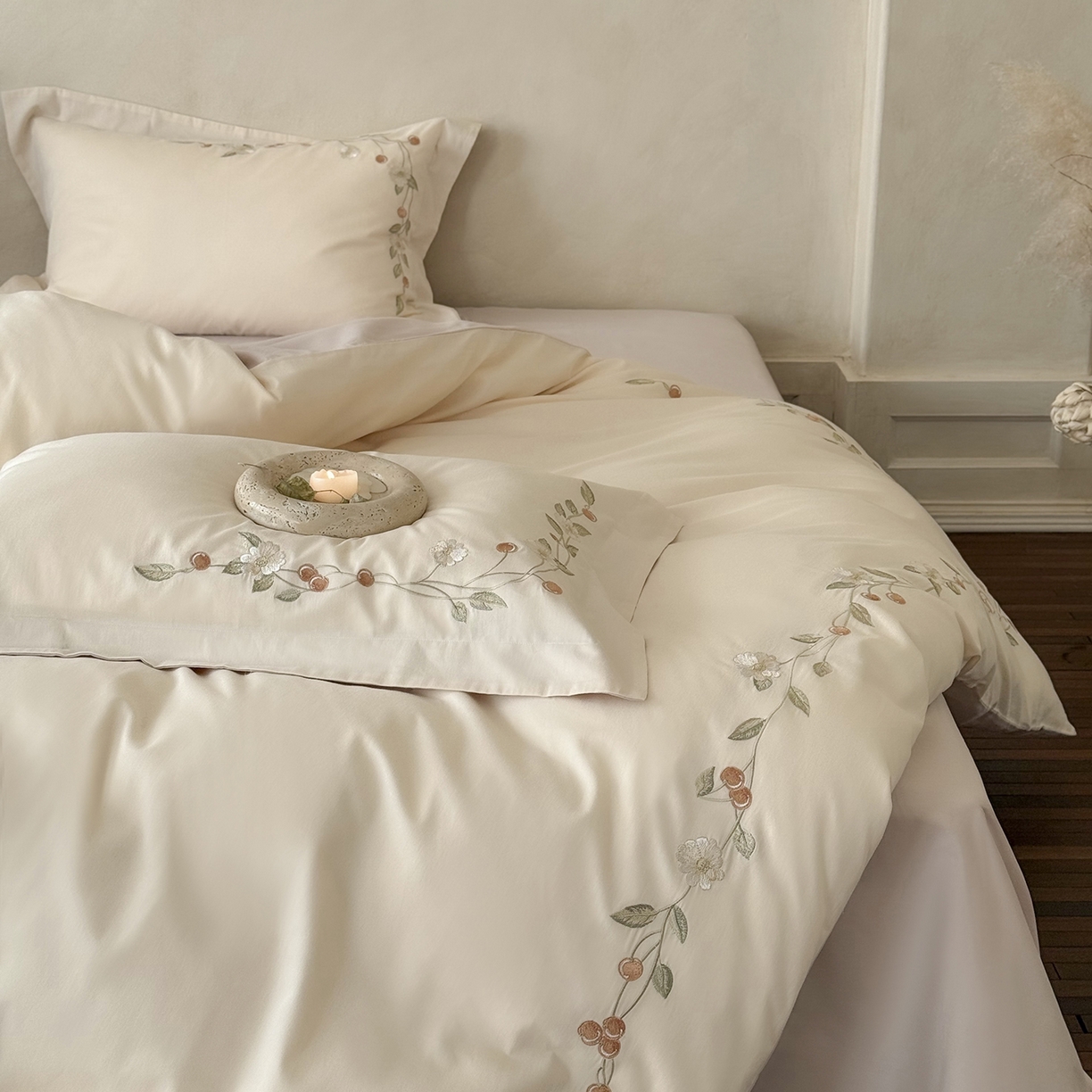 91家纺网 家纺一手货源 找家纺 佳汐蓝家纺 2025秋冬新款磨毛四件套系列 蔓语樱梦-奶芙