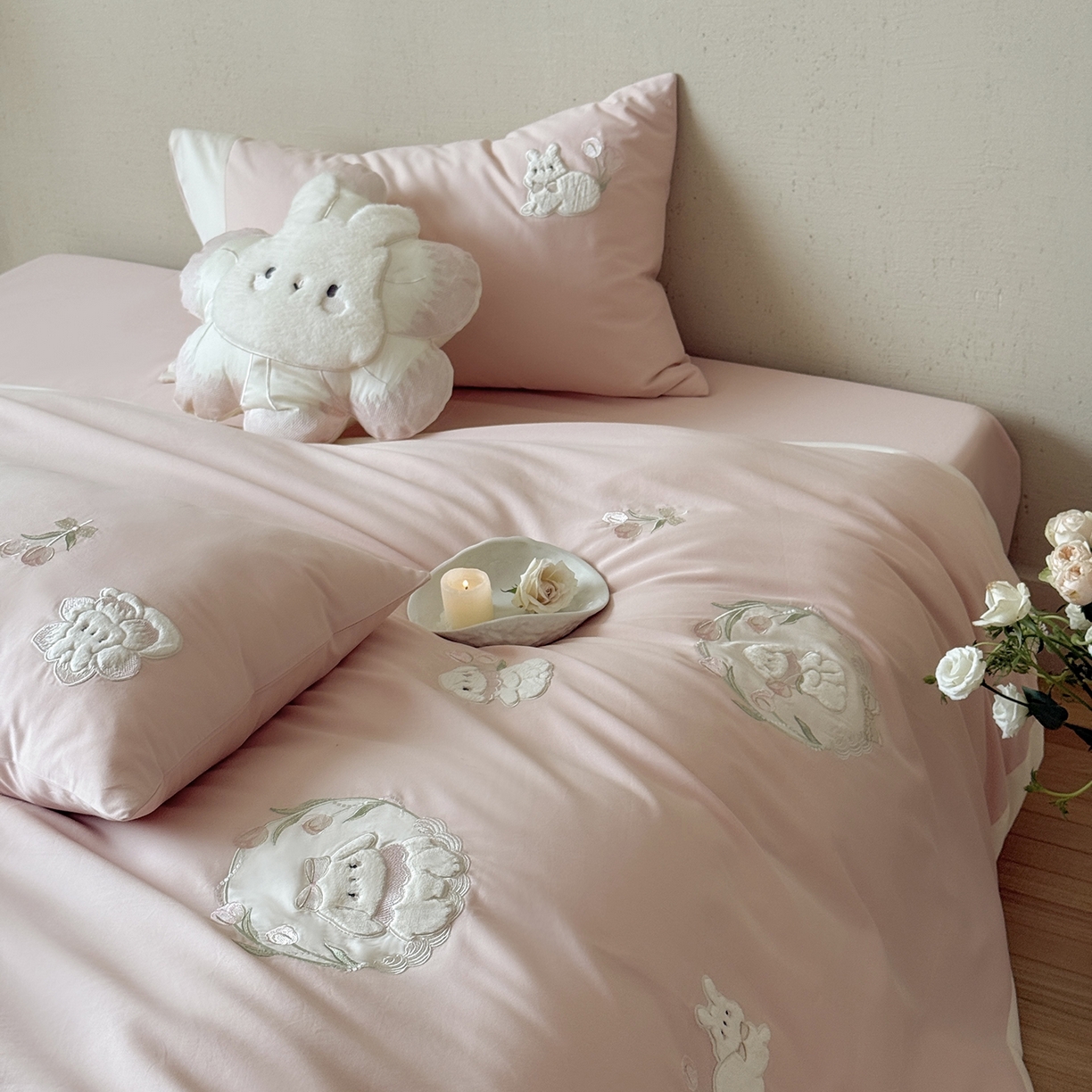 91家纺网 家纺一手货源 找家纺 佳汐蓝家纺 2025秋冬新款磨毛四件套系列 郁见兔-粉