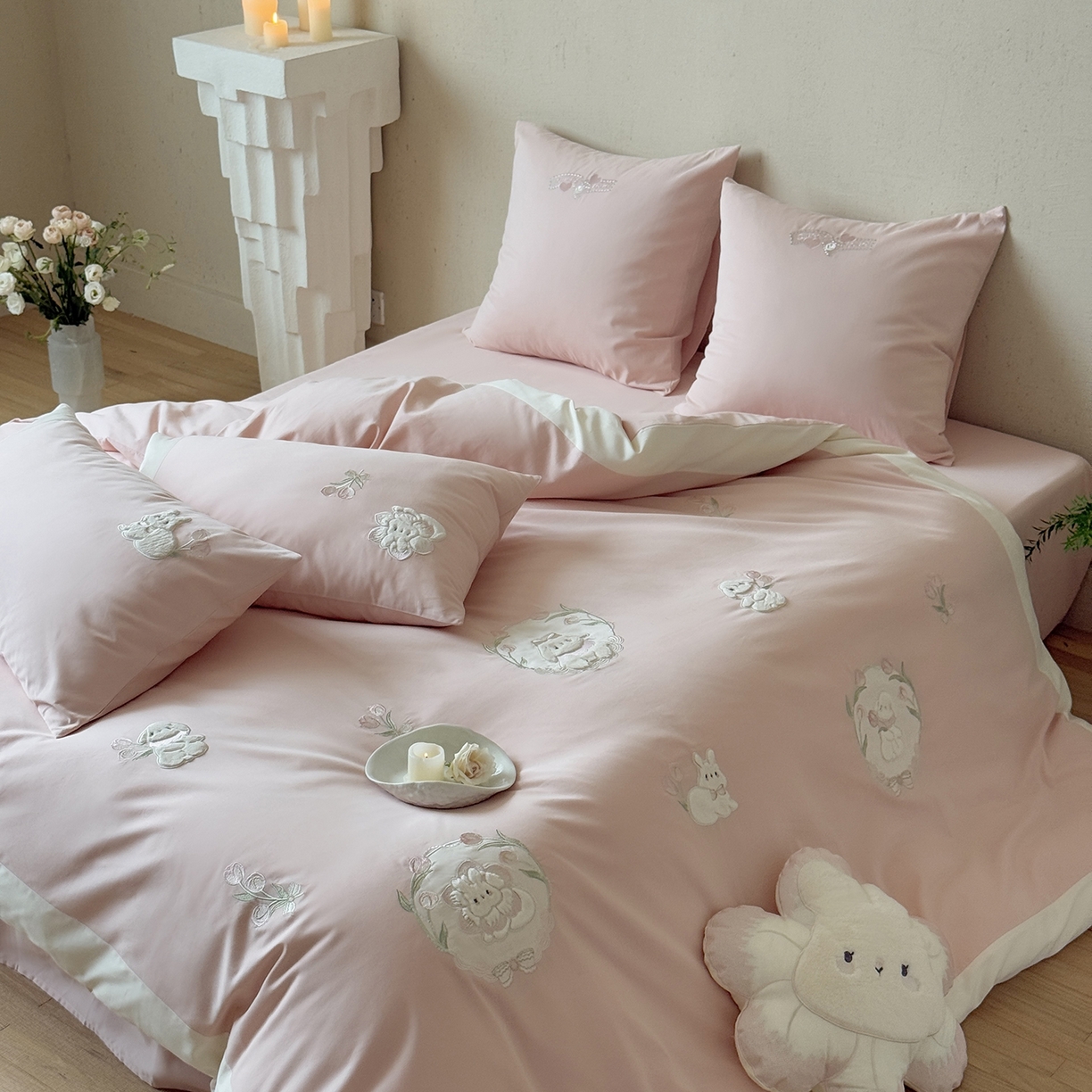 91家纺网 家纺一手货源 找家纺 佳汐蓝家纺 2025秋冬新款磨毛四件套系列 郁见兔-粉