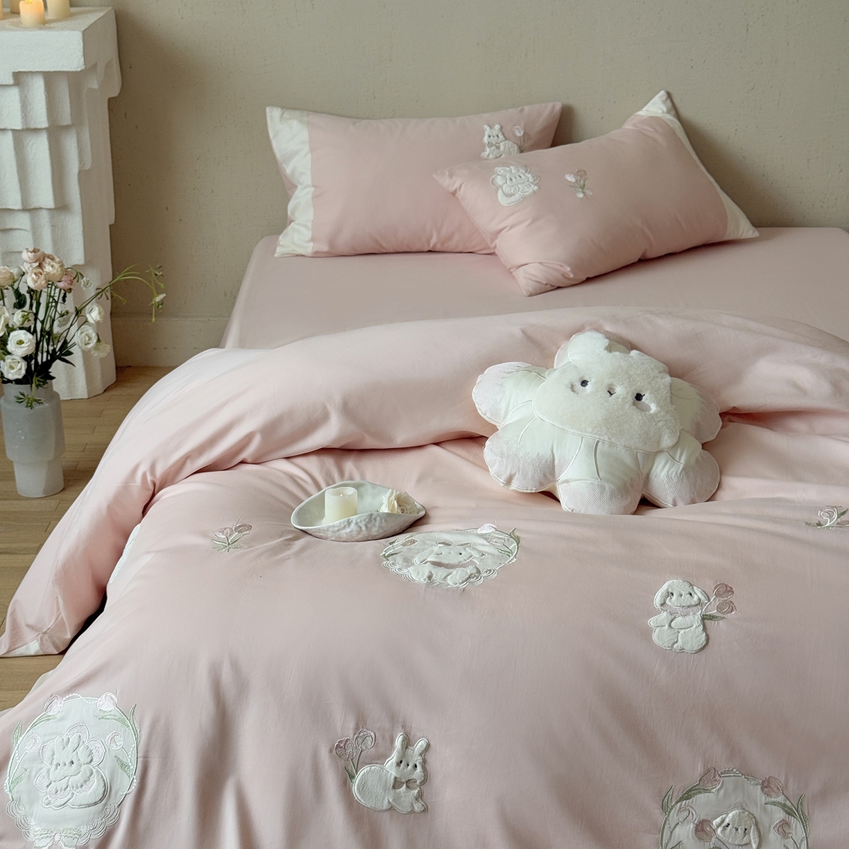 91家纺网 家纺一手货源 找家纺 佳汐蓝家纺 2025秋冬新款磨毛四件套系列 郁见兔-粉