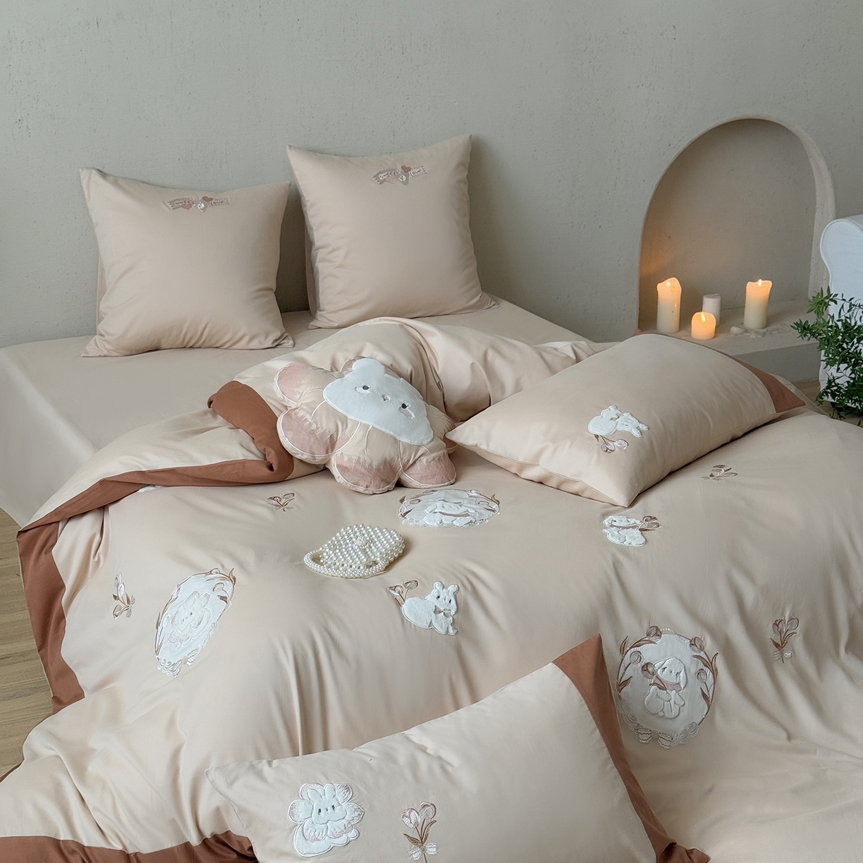 91家纺网 家纺一手货源 找家纺 佳汐蓝家纺 2025秋冬新款磨毛四件套系列 郁见兔-卡其