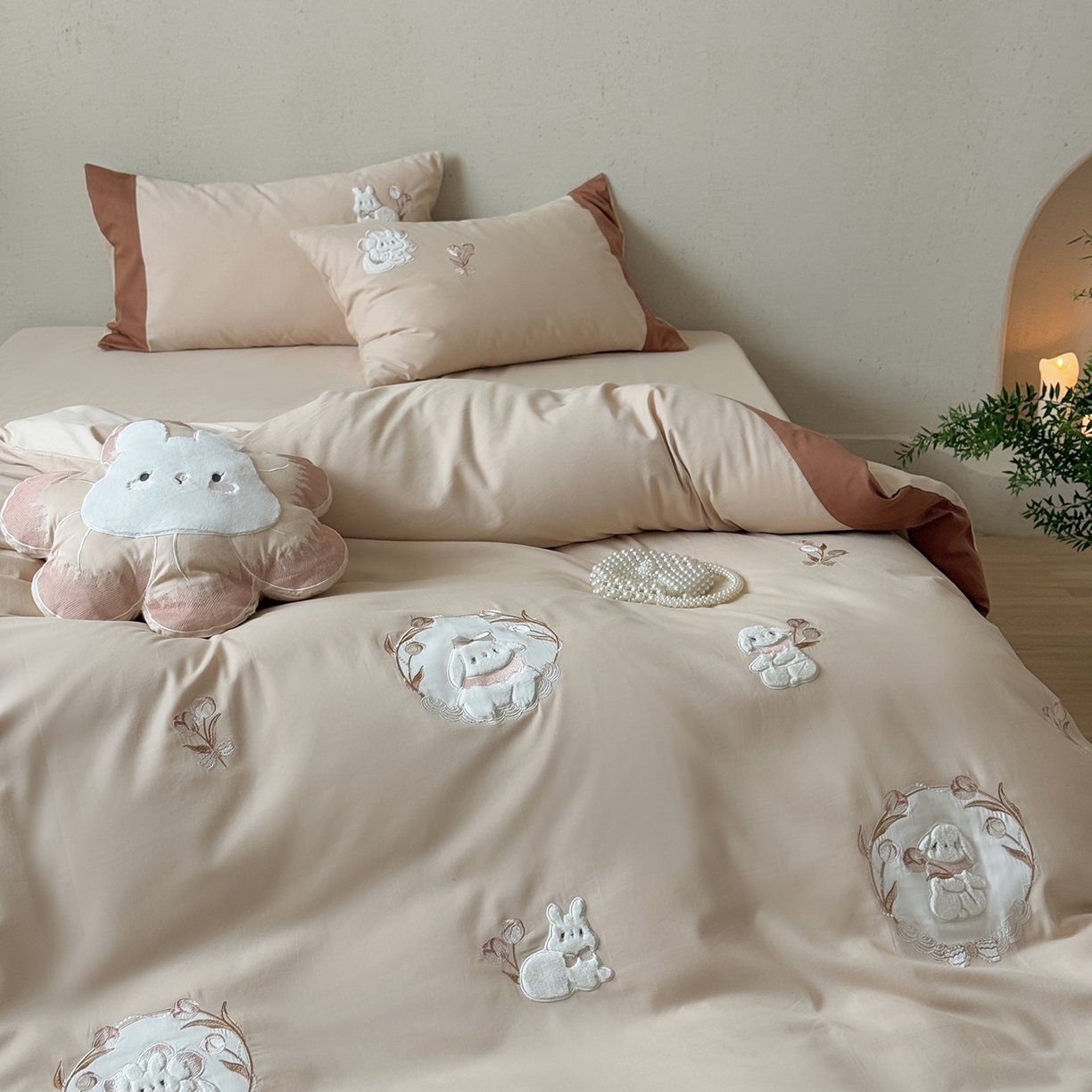 91家纺网 家纺一手货源 找家纺 佳汐蓝家纺 2025秋冬新款磨毛四件套系列 郁见兔-卡其