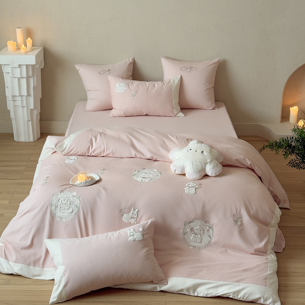 91家纺网 家纺一手货源 找家纺 佳汐蓝家纺 2025秋冬新款磨毛四件套系列 郁见兔-粉