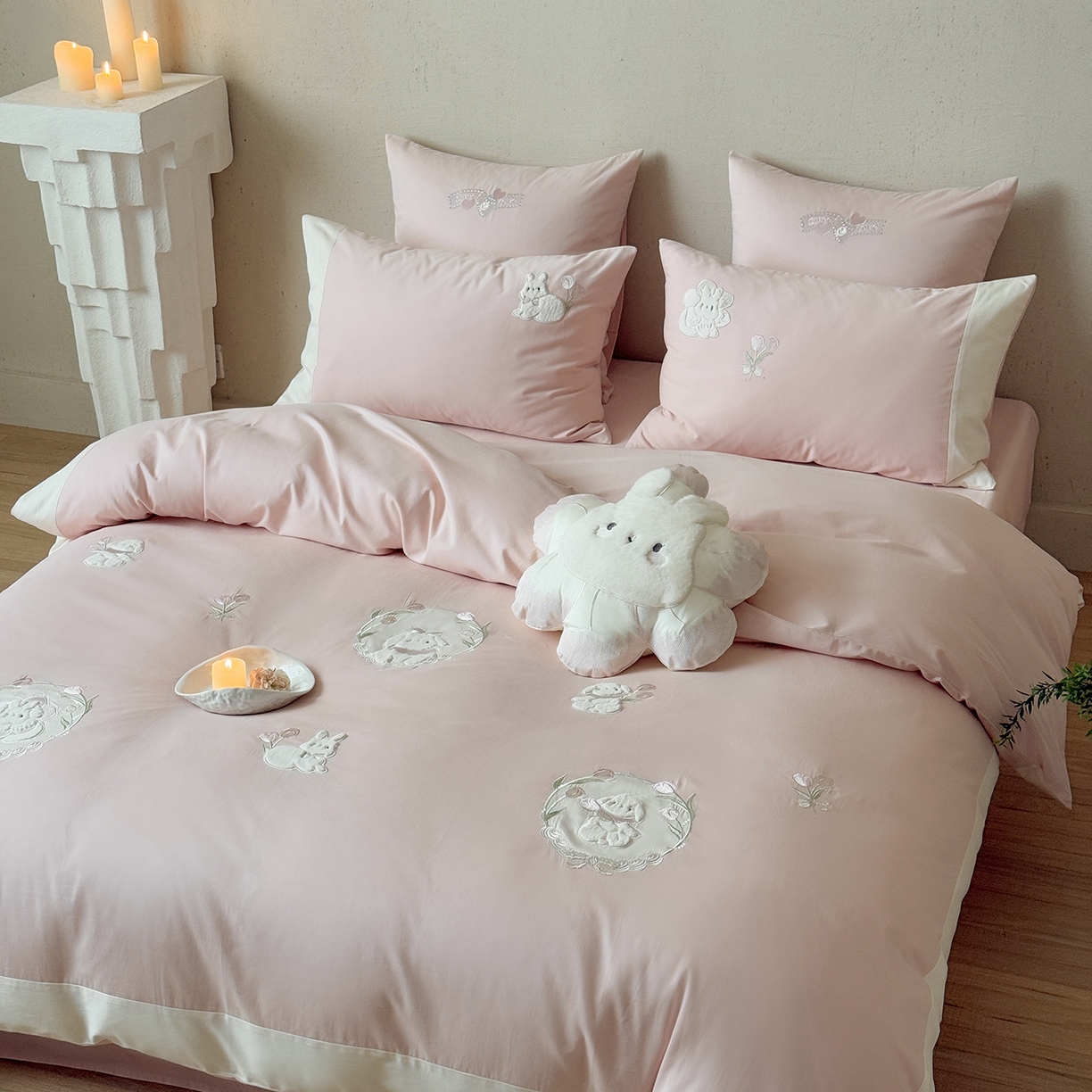 91家纺网 家纺一手货源 找家纺 佳汐蓝家纺 2025秋冬新款磨毛四件套系列 郁见兔-粉