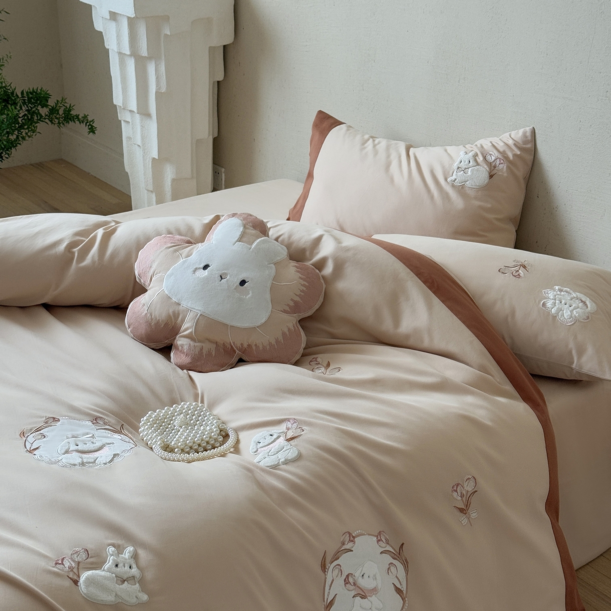 91家纺网 家纺一手货源 找家纺 佳汐蓝家纺 2025秋冬新款磨毛四件套系列 郁见兔-卡其