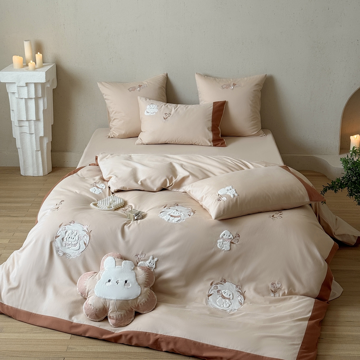 91家纺网 家纺一手货源 找家纺 佳汐蓝家纺 2025秋冬新款磨毛四件套系列 郁见兔-卡其