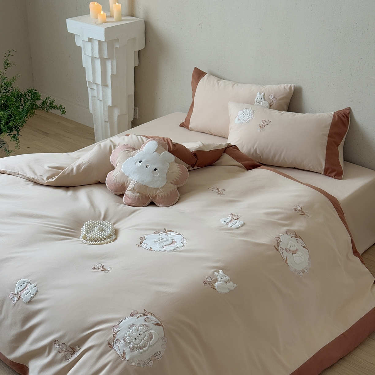 91家纺网 家纺一手货源 找家纺 佳汐蓝家纺 2025秋冬新款磨毛四件套系列 郁见兔-卡其