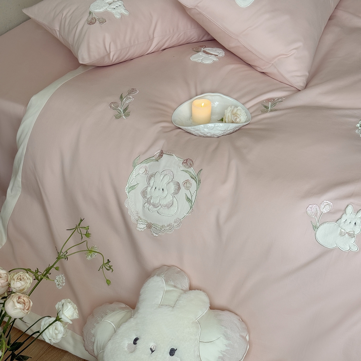 91家纺网 家纺一手货源 找家纺 佳汐蓝家纺 2025秋冬新款磨毛四件套系列 郁见兔-粉