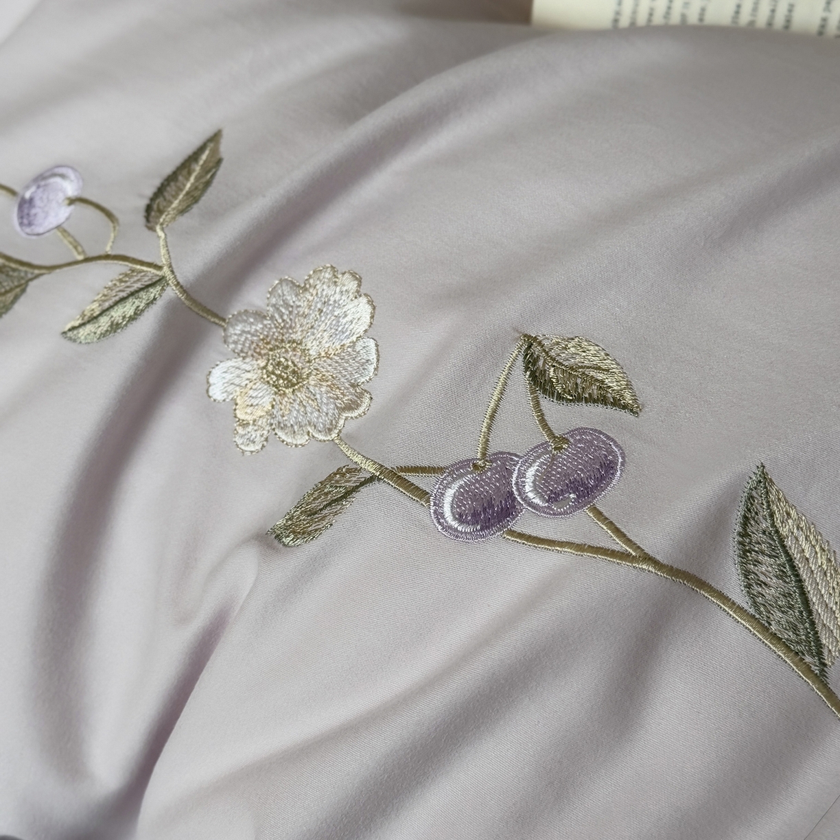 91家纺网 家纺一手货源 找家纺 佳汐蓝家纺 2025秋冬新款磨毛四件套系列 蔓语樱梦-紫