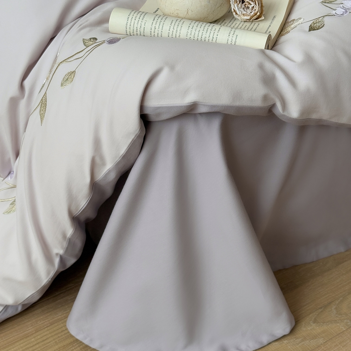 91家纺网 家纺一手货源 找家纺 佳汐蓝家纺 2025秋冬新款磨毛四件套系列 蔓语樱梦-紫