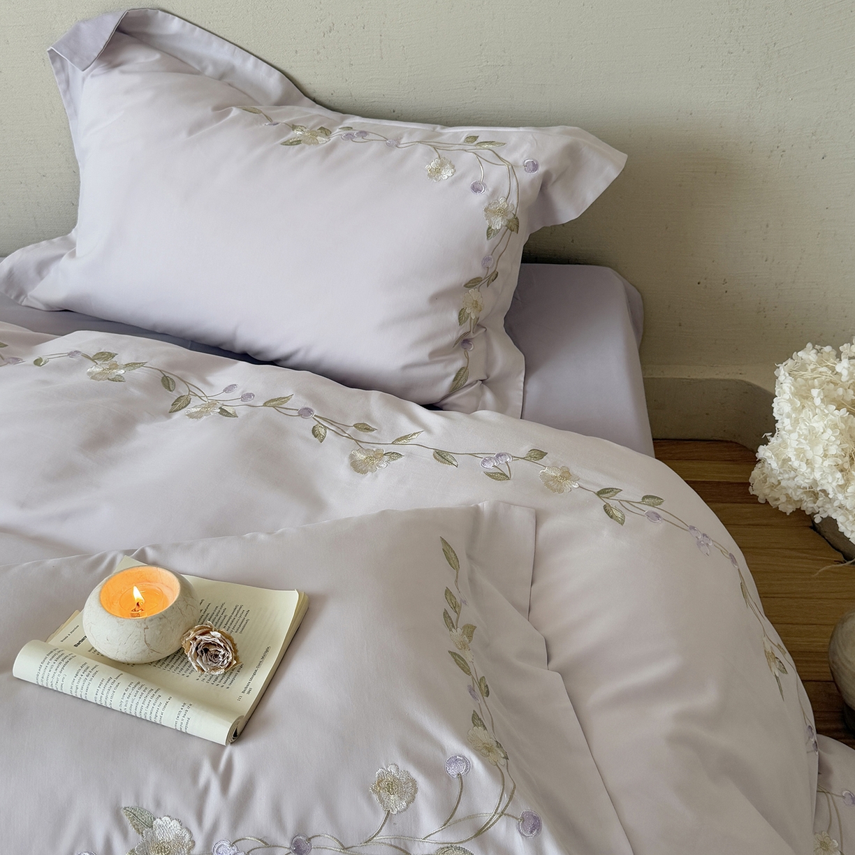 91家纺网 家纺一手货源 找家纺 佳汐蓝家纺 2025秋冬新款磨毛四件套系列 蔓语樱梦-紫