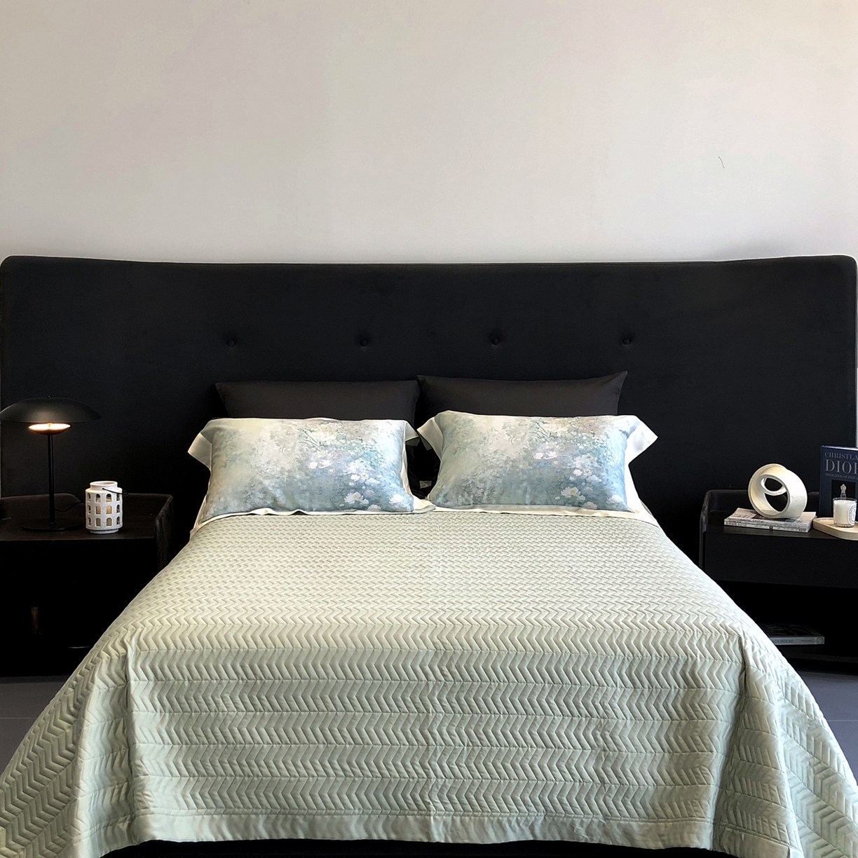 91家纺网 家纺一手货源 找家纺 佳汐蓝家纺 2025新款奶基米磨毛四件套系列 松蓝睡莲-青丘蓝