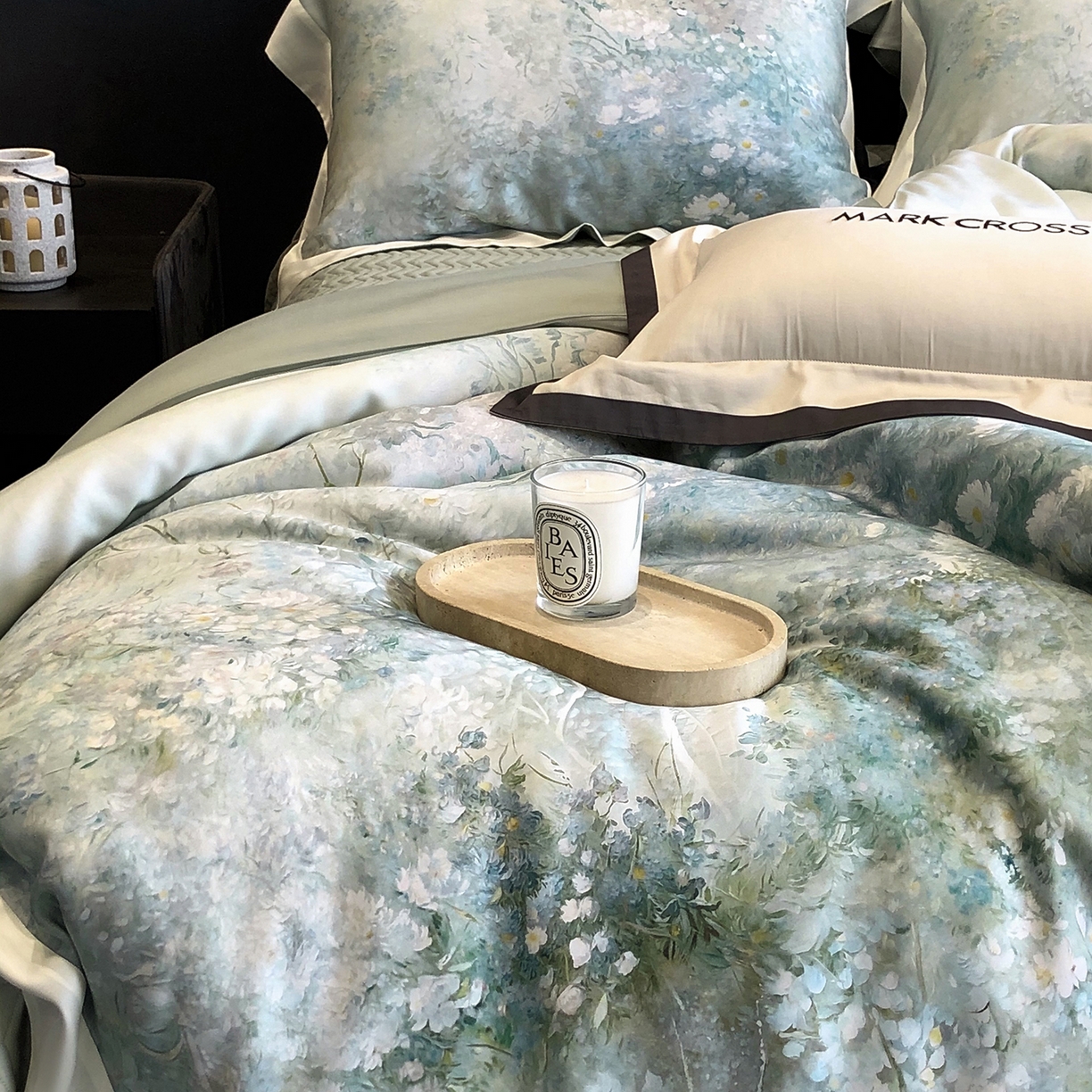 91家纺网 家纺一手货源 找家纺 佳汐蓝家纺 2025新款奶基米磨毛四件套系列 松蓝睡莲-青丘蓝