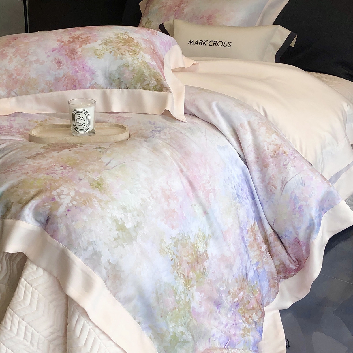 91家纺网 家纺一手货源 找家纺 佳汐蓝家纺 2025新款奶基米磨毛四件套系列 初恋-樱落粉