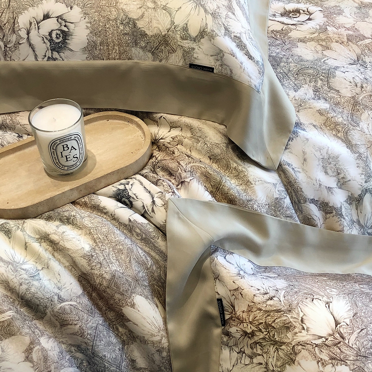 91家纺网 家纺一手货源 找家纺 佳汐蓝家纺 2025新款奶基米磨毛四件套系列 佩斯利花房-浅亚麻