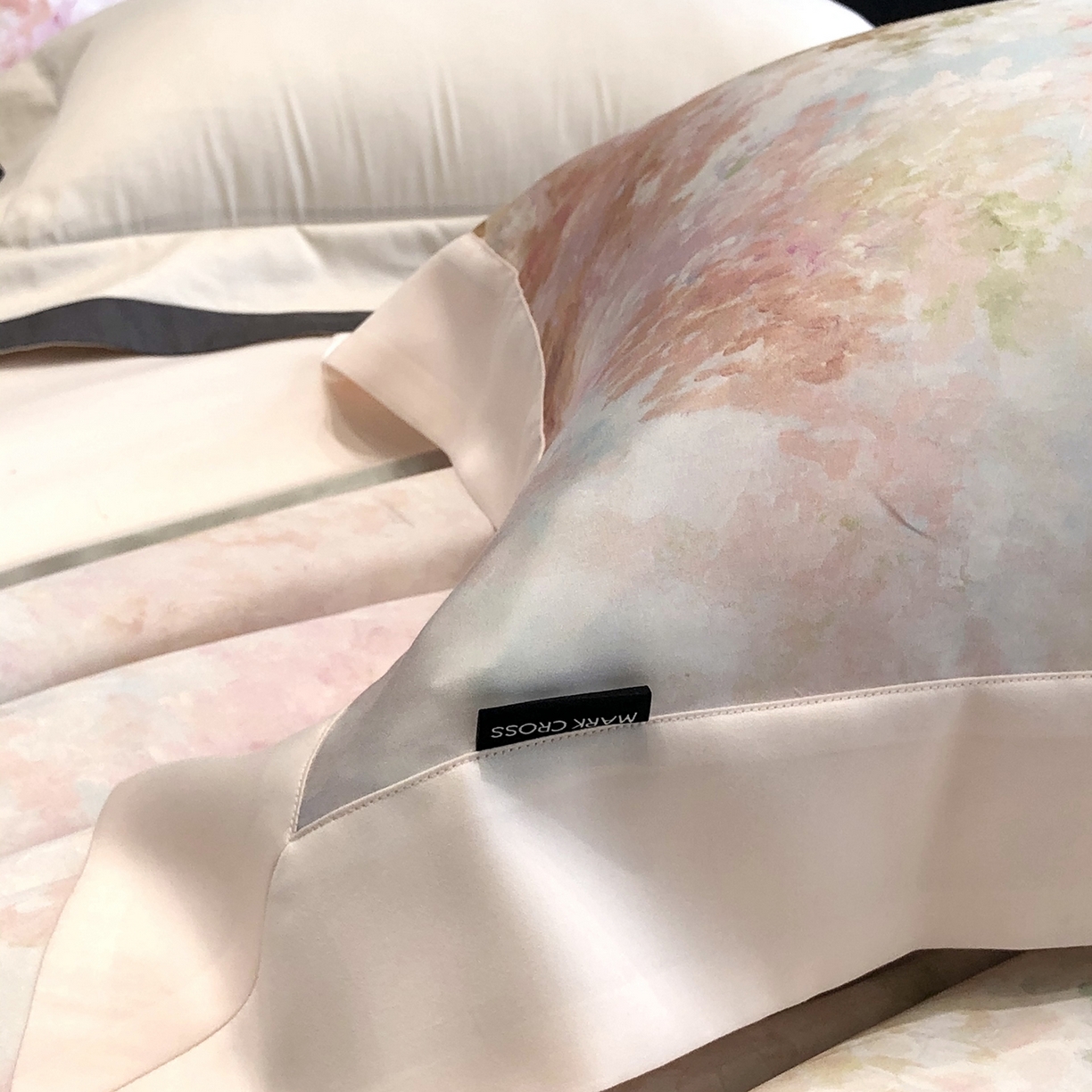 91家纺网 家纺一手货源 找家纺 佳汐蓝家纺 2025新款奶基米磨毛四件套系列 初恋-樱落粉