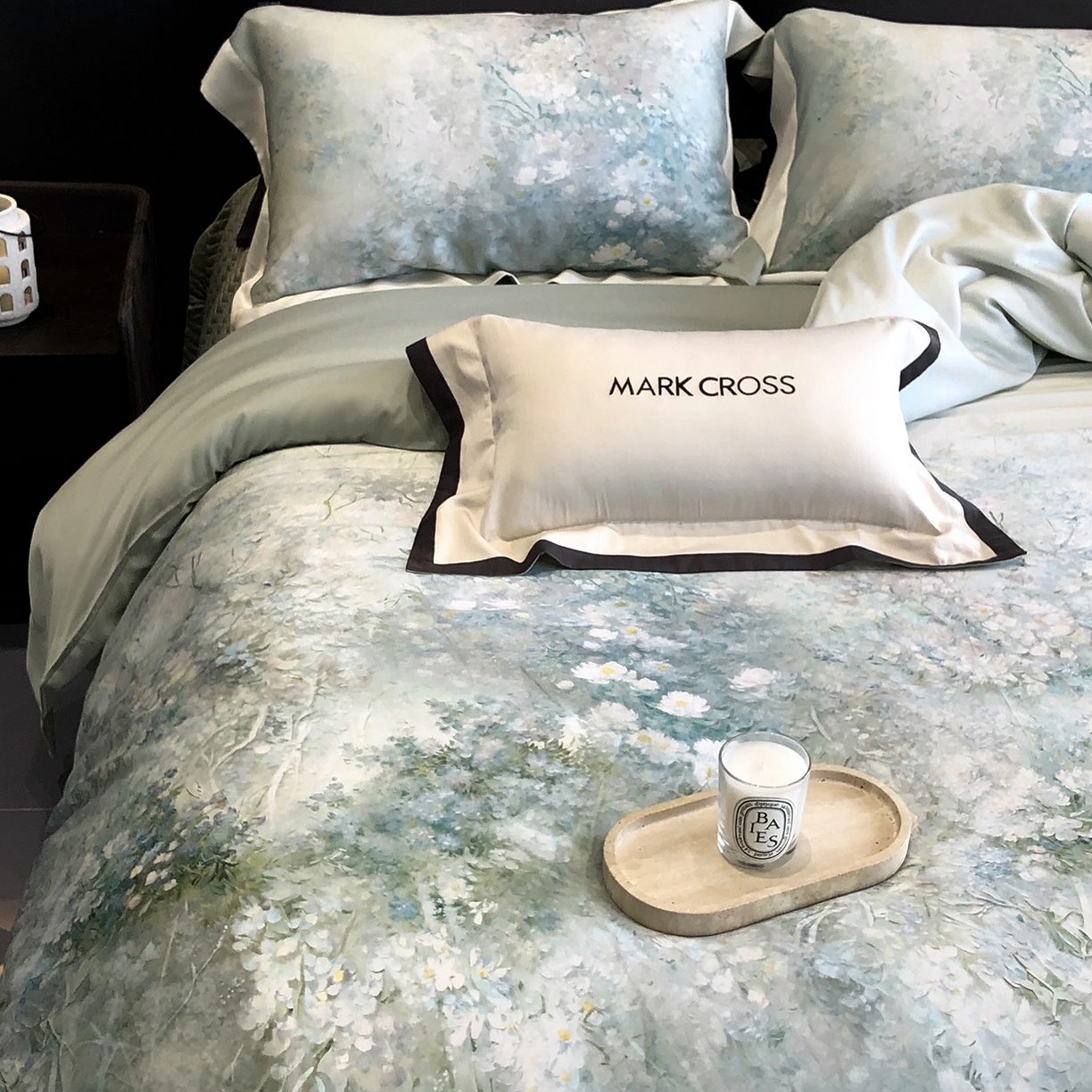 91家纺网 家纺一手货源 找家纺 佳汐蓝家纺 2025新款奶基米磨毛四件套系列 松蓝睡莲-青丘蓝