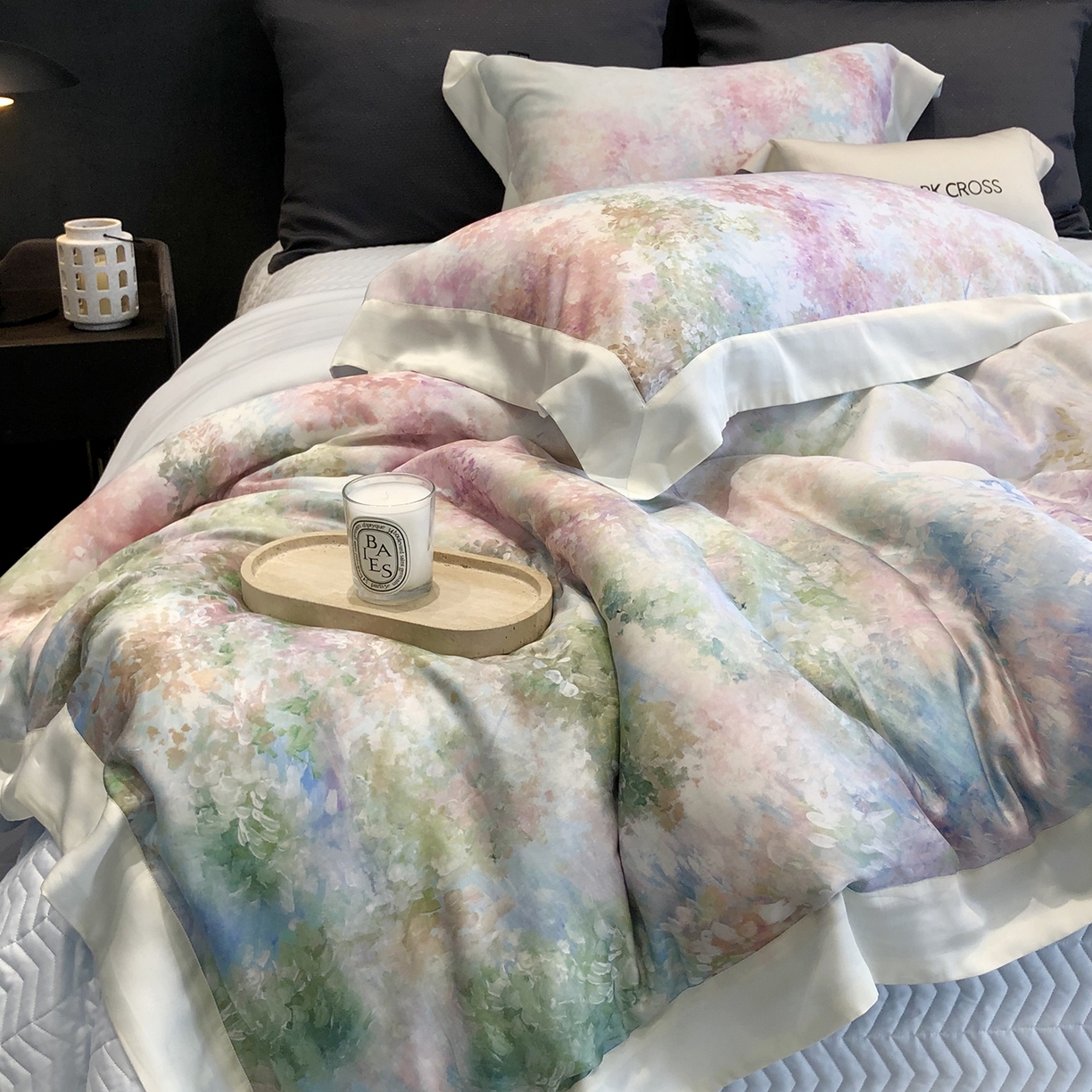 91家纺网 家纺一手货源 找家纺 佳汐蓝家纺 2025新款奶基米磨毛四件套系列 初恋-风车蓝