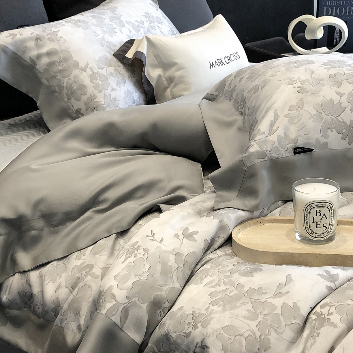 91家纺网 家纺一手货源 找家纺 佳汐蓝家纺 2025新款奶基米磨毛四件套系列 樱花风铃-银云灰