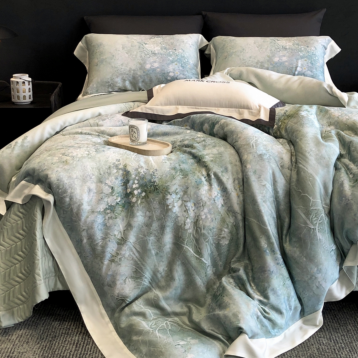 91家纺网 家纺一手货源 找家纺 佳汐蓝家纺 2025新款奶基米磨毛四件套系列 松蓝睡莲-青丘蓝