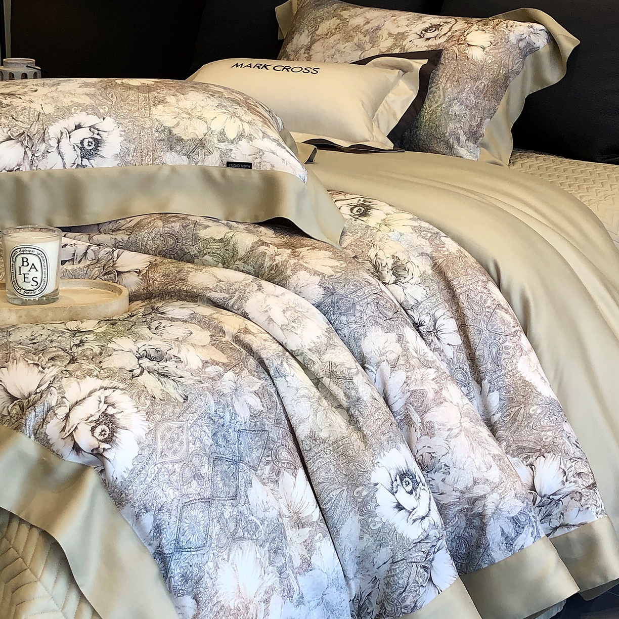 91家纺网 家纺一手货源 找家纺 佳汐蓝家纺 2025新款奶基米磨毛四件套系列 佩斯利花房-浅亚麻