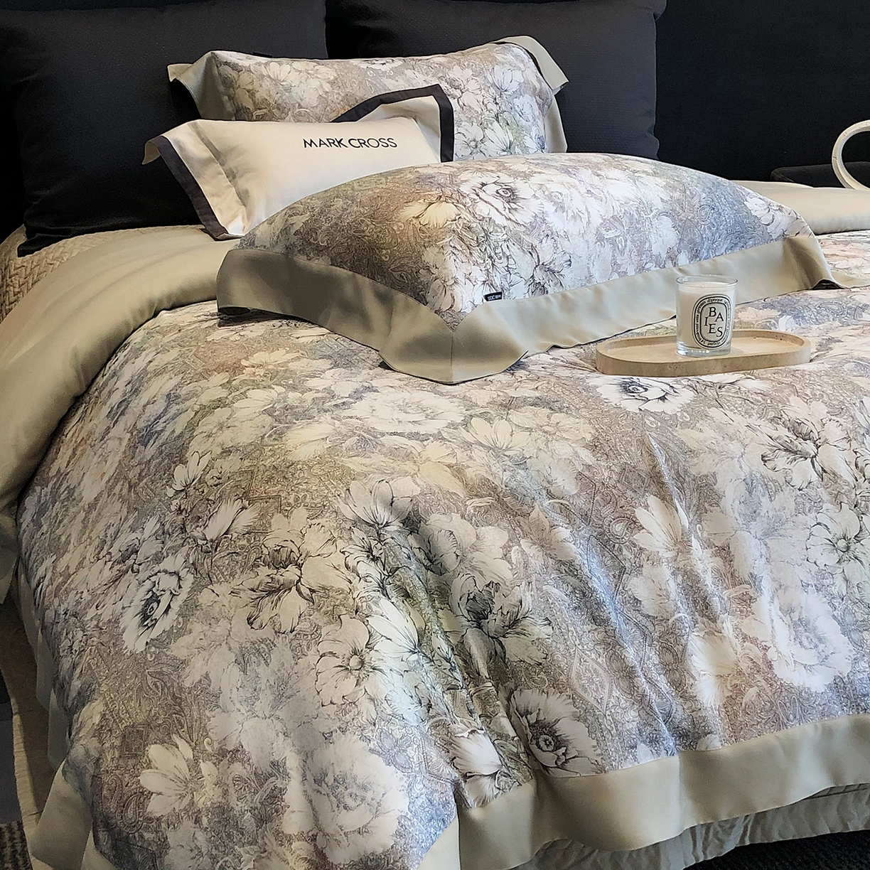 91家纺网 家纺一手货源 找家纺 佳汐蓝家纺 2025新款奶基米磨毛四件套系列 佩斯利花房-浅亚麻