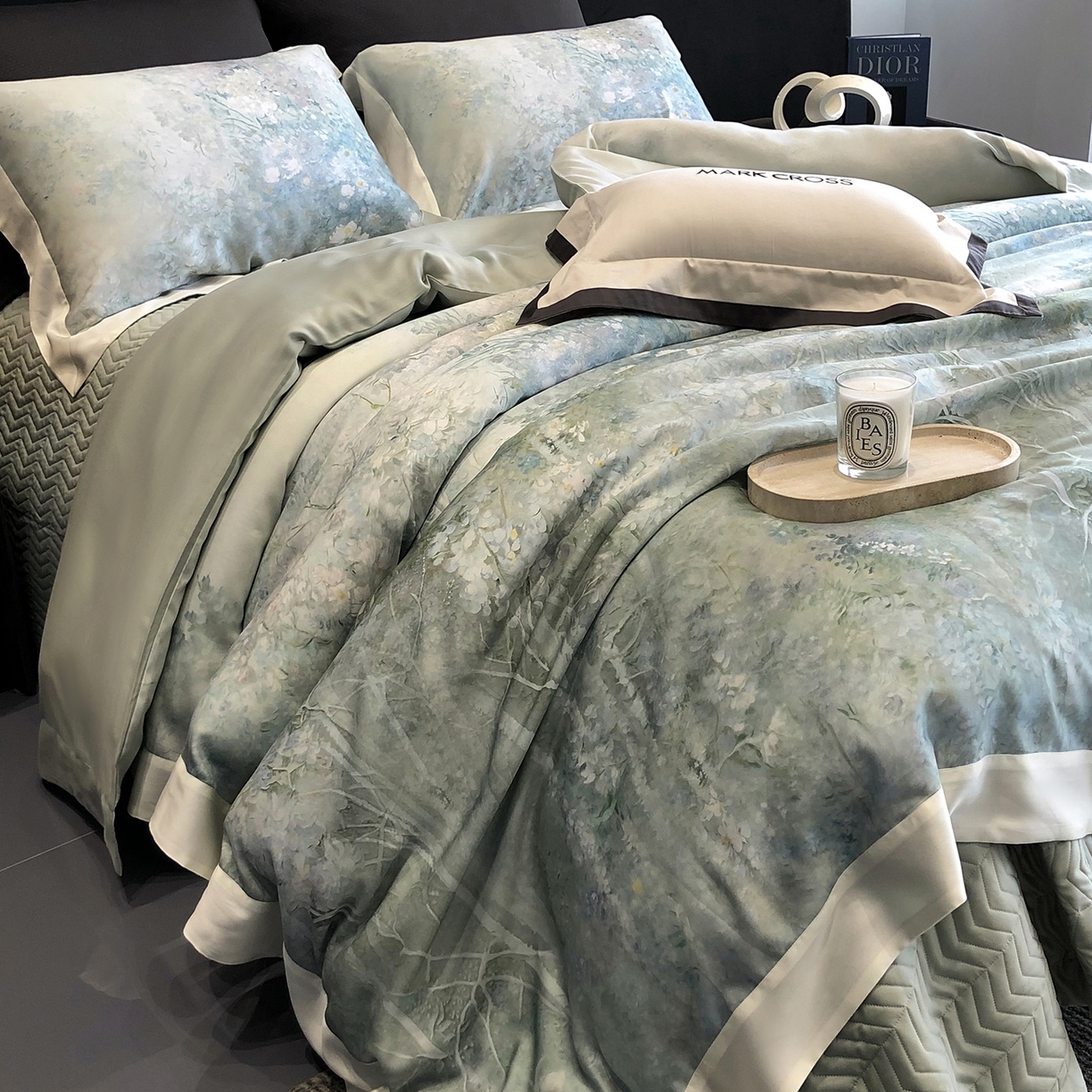 91家纺网 家纺一手货源 找家纺 佳汐蓝家纺 2025新款奶基米磨毛四件套系列 松蓝睡莲-青丘蓝