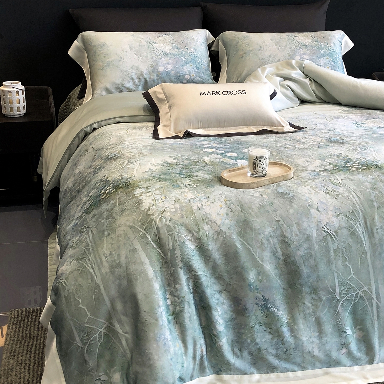 91家纺网 家纺一手货源 找家纺 佳汐蓝家纺 2025新款奶基米磨毛四件套系列 松蓝睡莲-青丘蓝