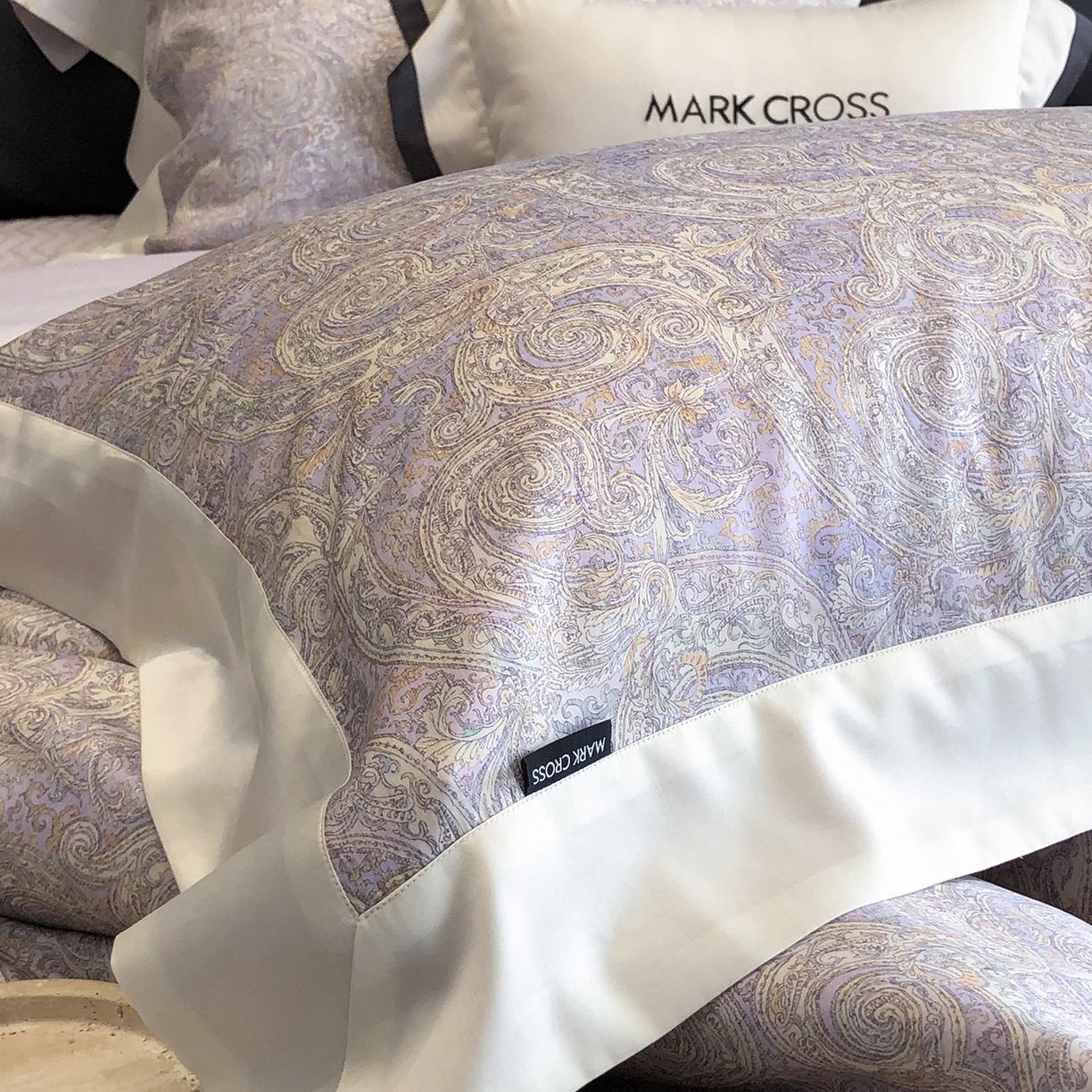 91家纺网 家纺一手货源 找家纺 佳汐蓝家纺 2025新款奶基米磨毛四件套系列 幻夜巴比伦-杜若紫