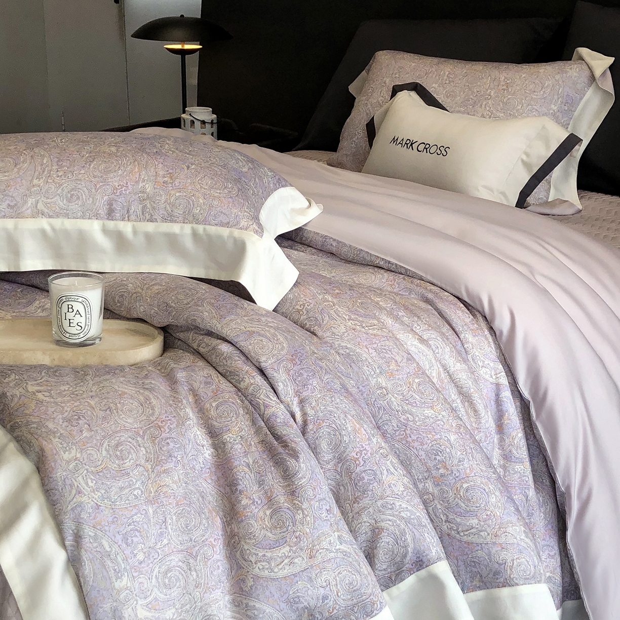 91家纺网 家纺一手货源 找家纺 佳汐蓝家纺 2025新款奶基米磨毛四件套系列 幻夜巴比伦-杜若紫