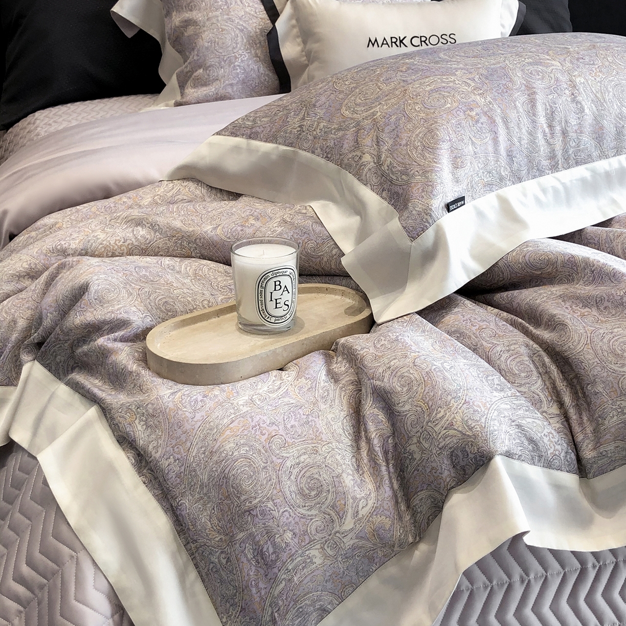 91家纺网 家纺一手货源 找家纺 佳汐蓝家纺 2025新款奶基米磨毛四件套系列 幻夜巴比伦-杜若紫