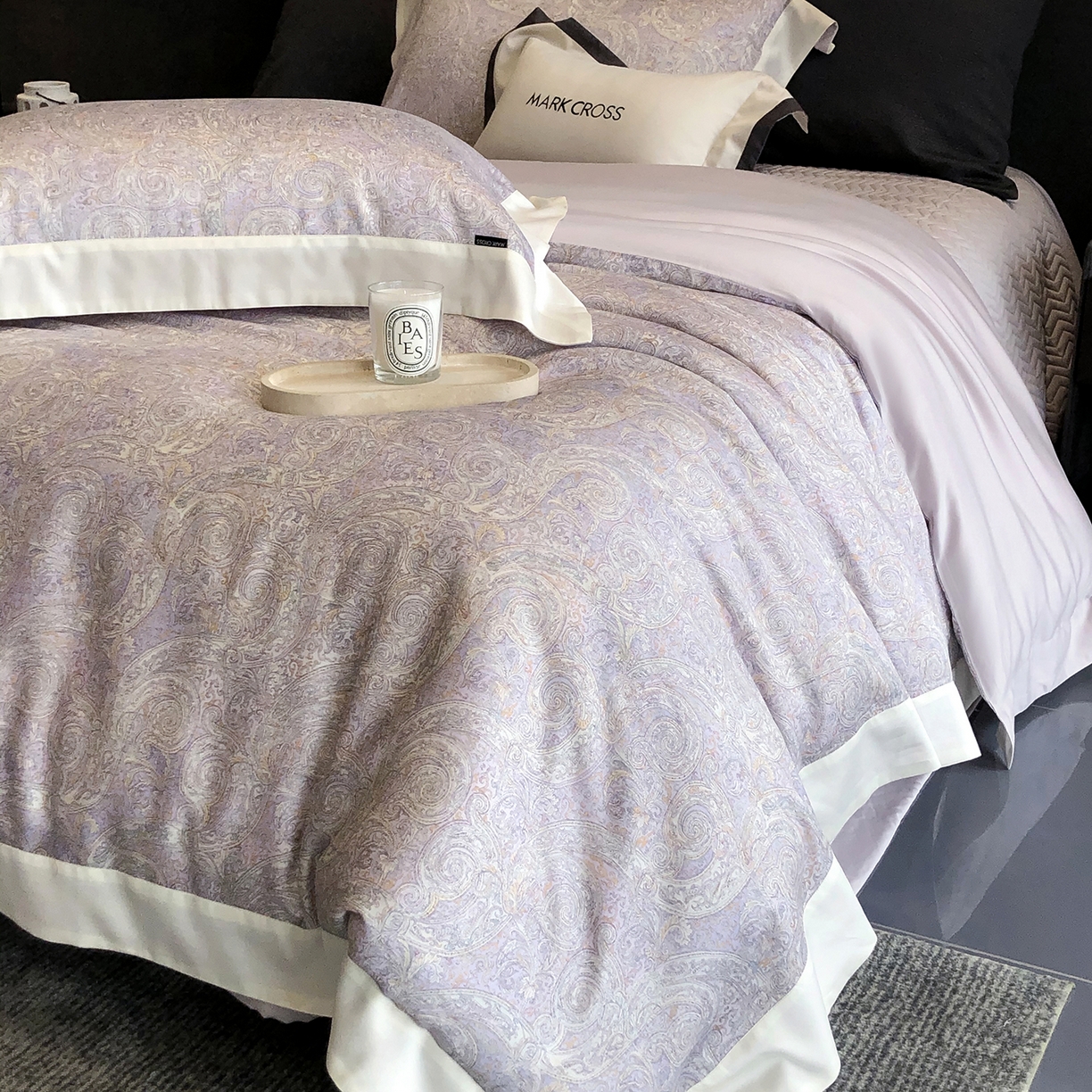 91家纺网 家纺一手货源 找家纺 佳汐蓝家纺 2025新款奶基米磨毛四件套系列 幻夜巴比伦-杜若紫