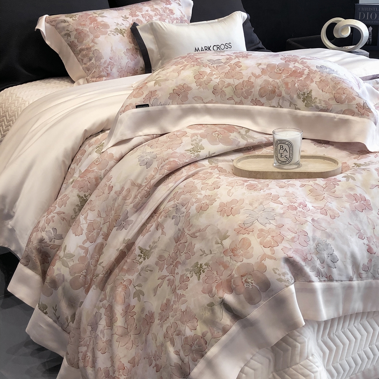 91家纺网 家纺一手货源 找家纺 佳汐蓝家纺 2025新款奶基米磨毛四件套系列 樱花风铃-童话粉