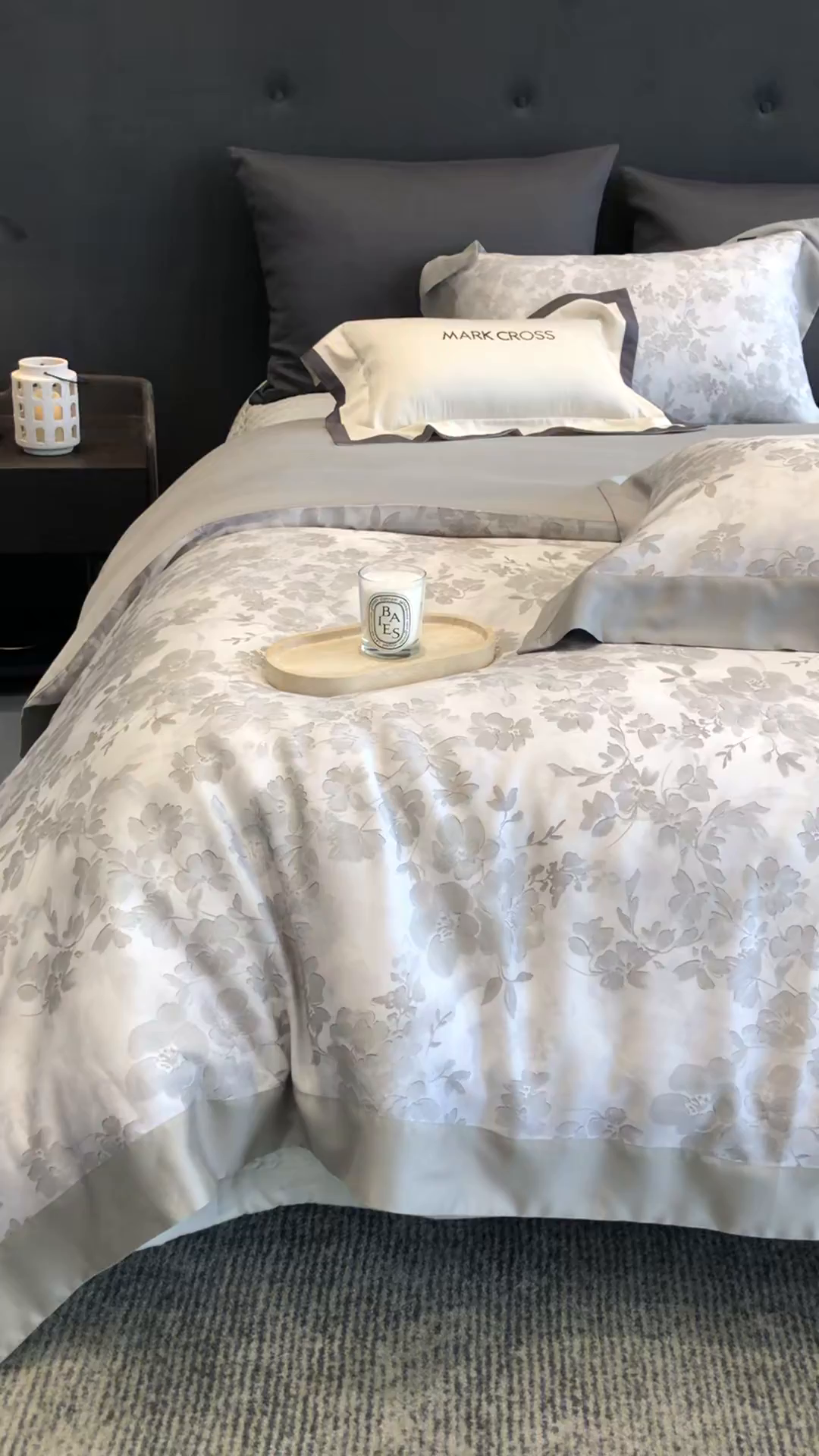 91家纺网 家纺一手货源 找家纺 佳汐蓝家纺 2025新款奶基米磨毛四件套系列 樱花风铃-银云灰