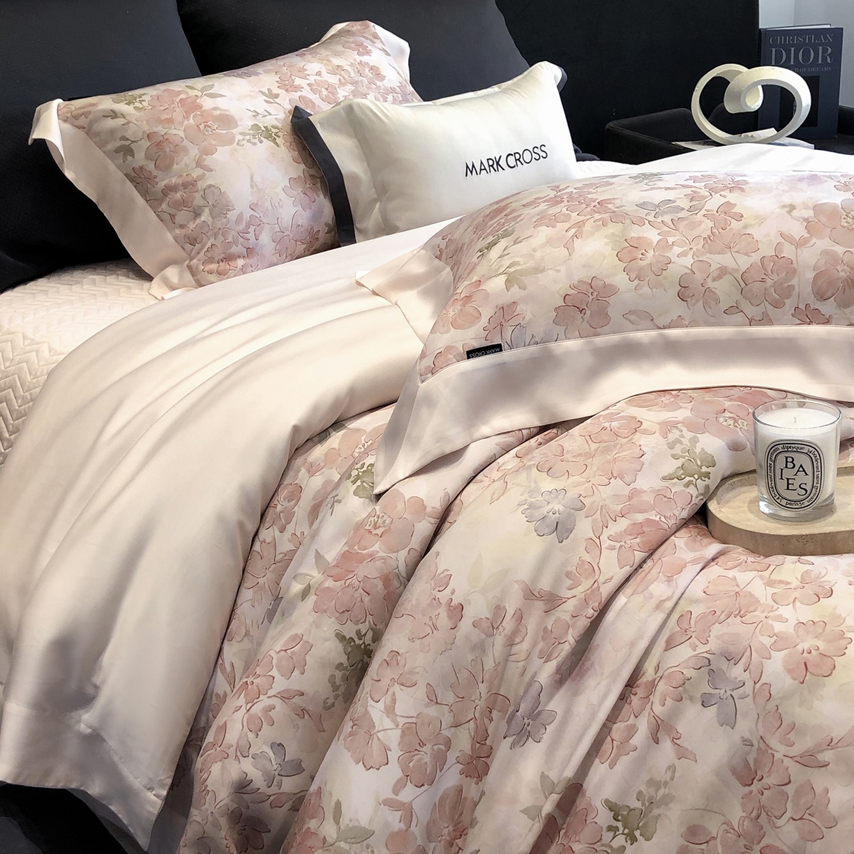 91家纺网 家纺一手货源 找家纺 佳汐蓝家纺 2025新款奶基米磨毛四件套系列 樱花风铃-童话粉