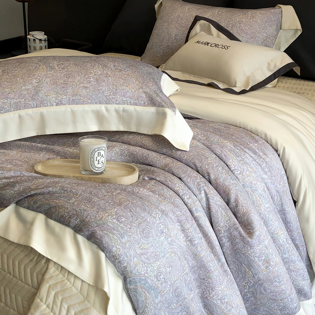 91家纺网 家纺一手货源 找家纺 佳汐蓝家纺 2025新款奶基米磨毛四件套系列 幻夜巴比伦-香槟绿