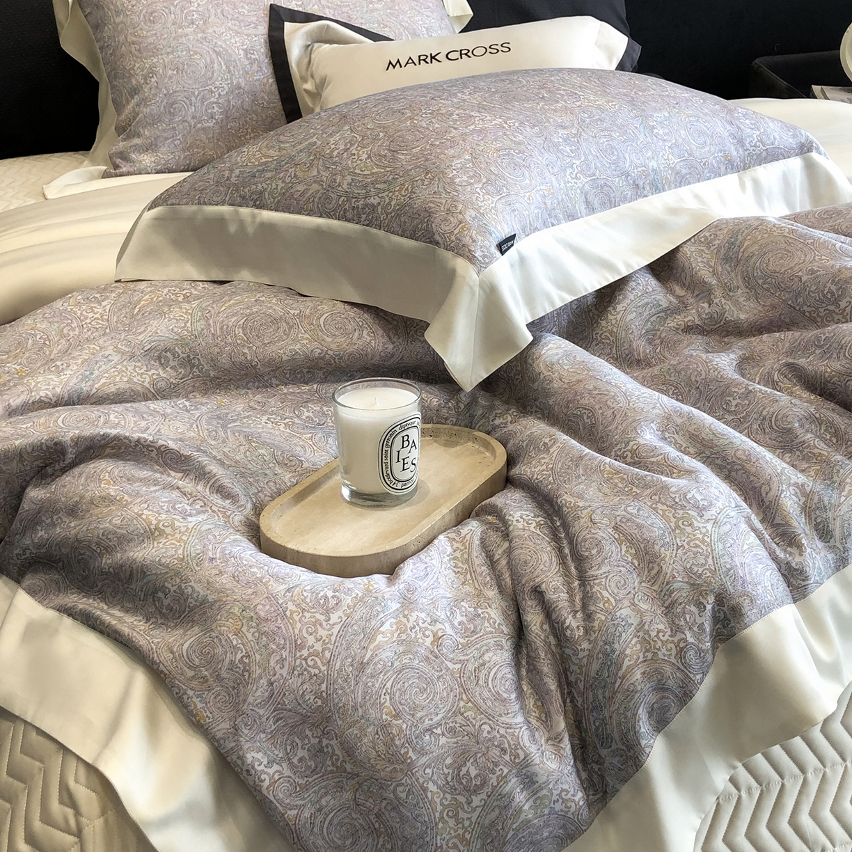 91家纺网 家纺一手货源 找家纺 佳汐蓝家纺 2025新款奶基米磨毛四件套系列 幻夜巴比伦-香槟绿