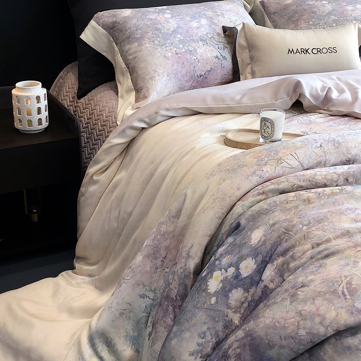 91家纺网 家纺一手货源 找家纺 佳汐蓝家纺 2025新款奶基米磨毛四件套系列 松蓝睡莲-木槿紫