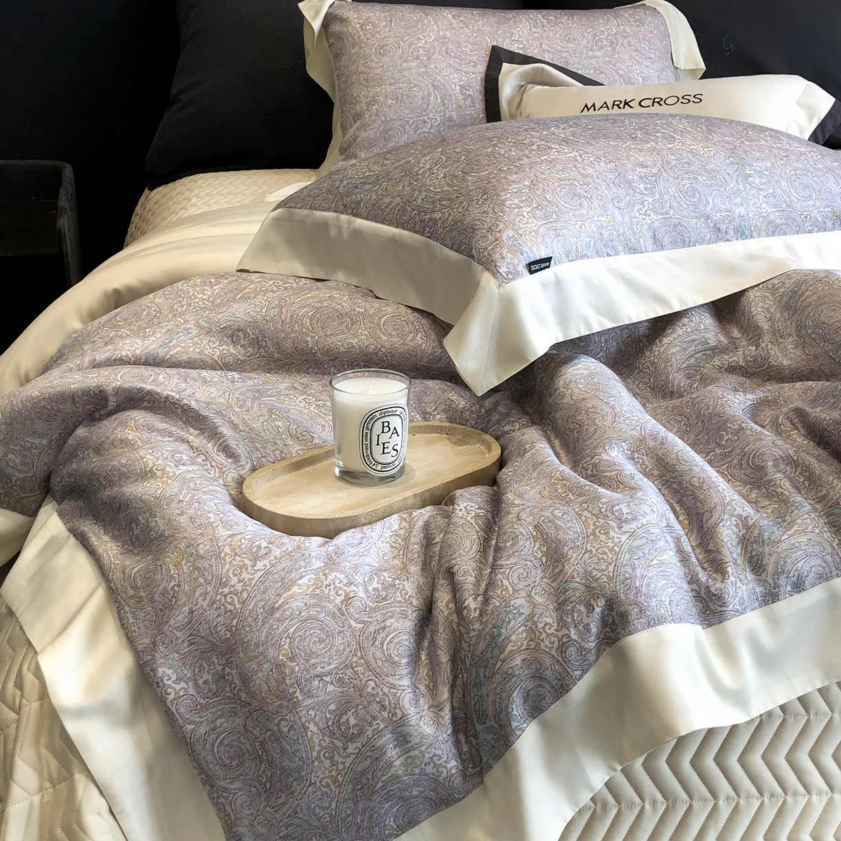 91家纺网 家纺一手货源 找家纺 佳汐蓝家纺 2025新款奶基米磨毛四件套系列 幻夜巴比伦-香槟绿