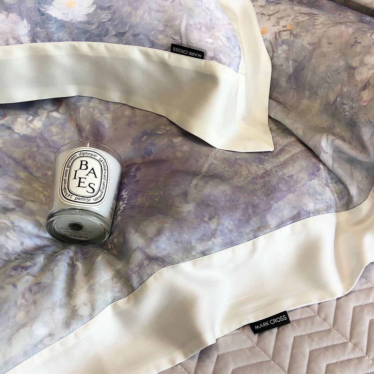 91家纺网 家纺一手货源 找家纺 佳汐蓝家纺 2025新款奶基米磨毛四件套系列 松蓝睡莲-木槿紫